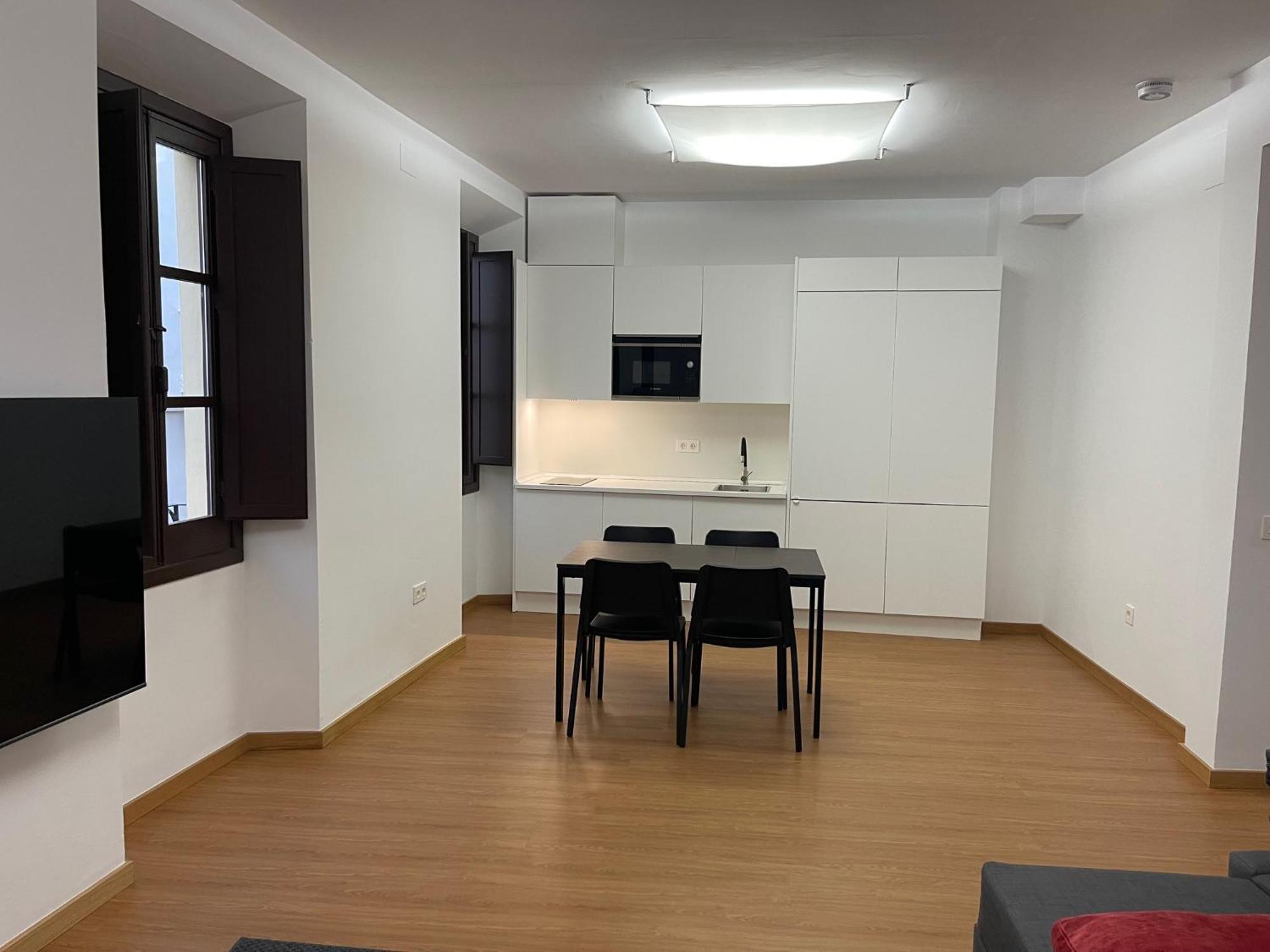 Calle Rodrigo De Triana Con Opcion De Parking Appartement *